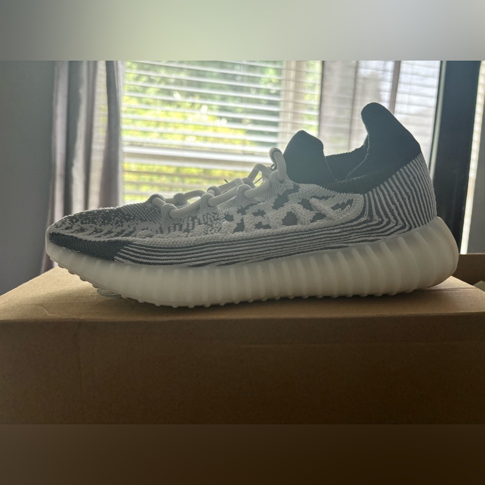 Authentic Yeezy 350v2 CMPCT men’s 81/2